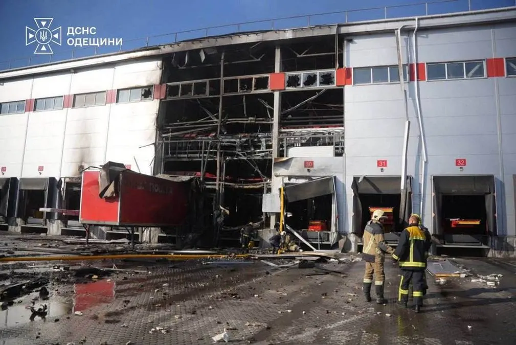 Російський дрон знищив сортувальну лінію термінала Нової пошти в Одесі