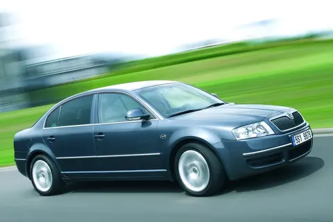 Škoda Superb святкує 25 років: майже 1,8 млн авто за чотири покоління
