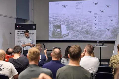 Український miltech тестує роїння дронів: три агенти замість оператора