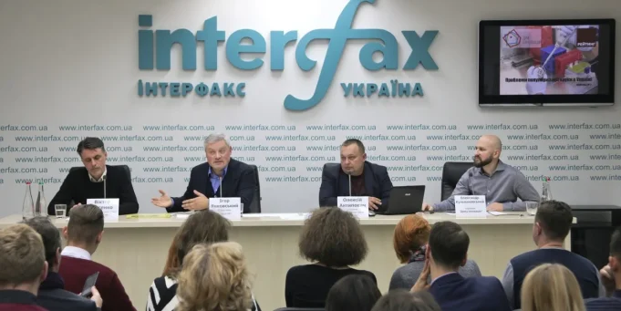 Половина українських вчених не може розказати про свої наробки через ЗМІ